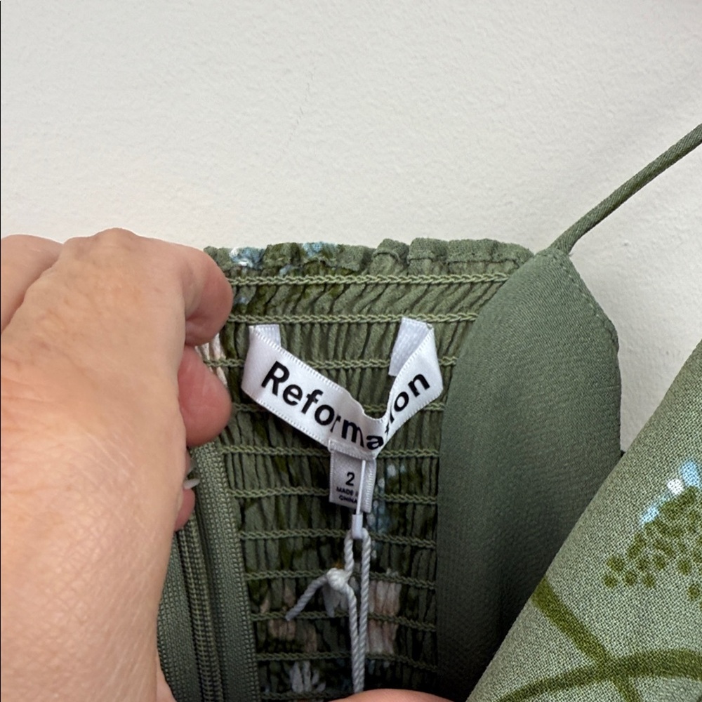 ❌❌SOLD❌❌NEW Reformation Kourtney Sage Floral Maxi Dress in Bonita 2 - Picture 7 of 16